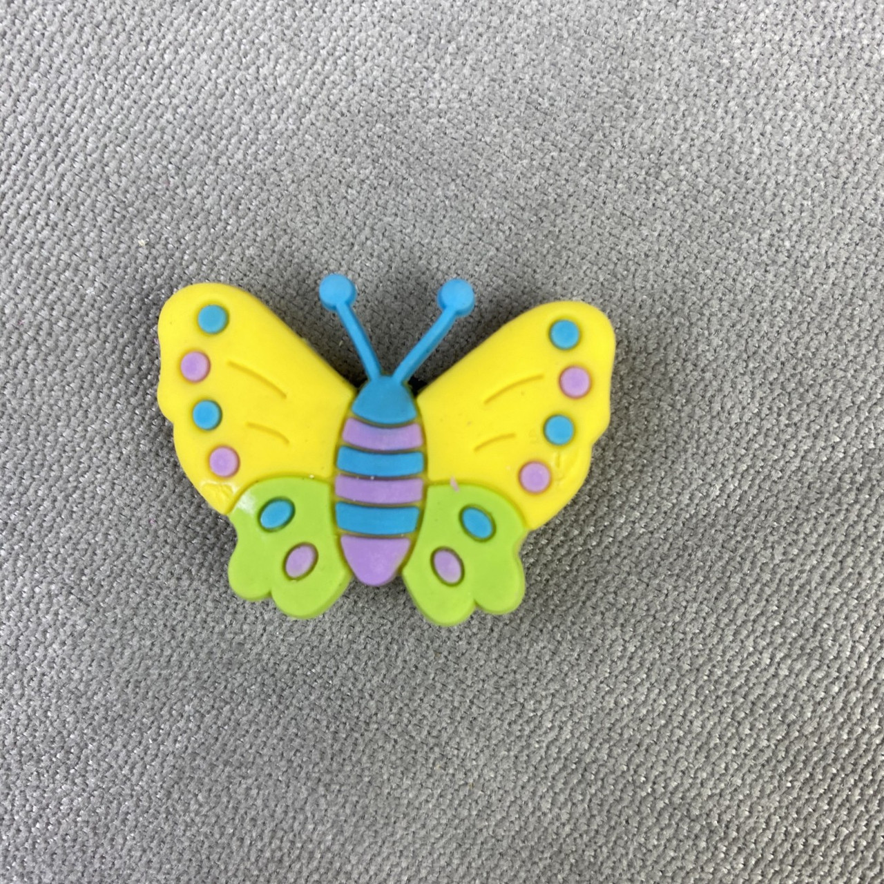 Джибітси прикраси для взуття кроксів сабо JIBBITZ Yellow butterfly Метелик жовта № 59