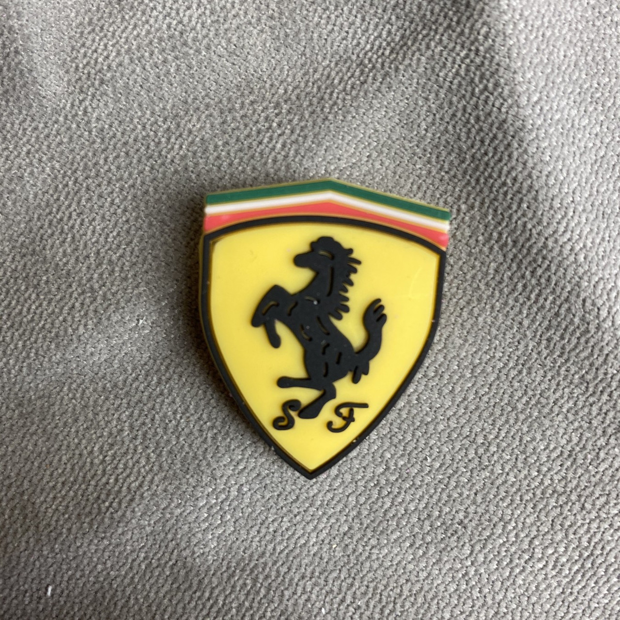 Джибітси прикраси для взуття кроксів сабо JIBBITZ Lamborghini логотип Ламборджині № 119