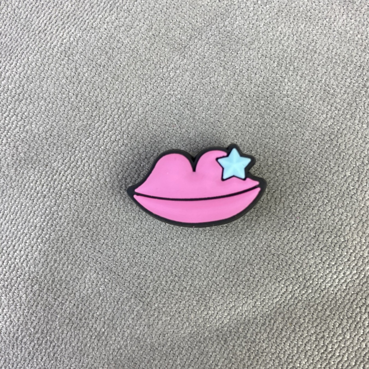 Джибітси прикраси для взуття кроксів сабо JIBBITZ Pink Kiss Рожевий поцілунок № 44