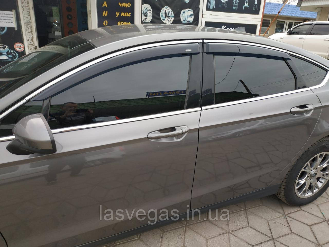 Дефлектори вікон, вітровики з хром молдингом Ford Fusion 2014-2020 (HIC)