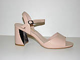 Жіночі бежеві босоніжки стійкий каблук розмір 36, фото 6