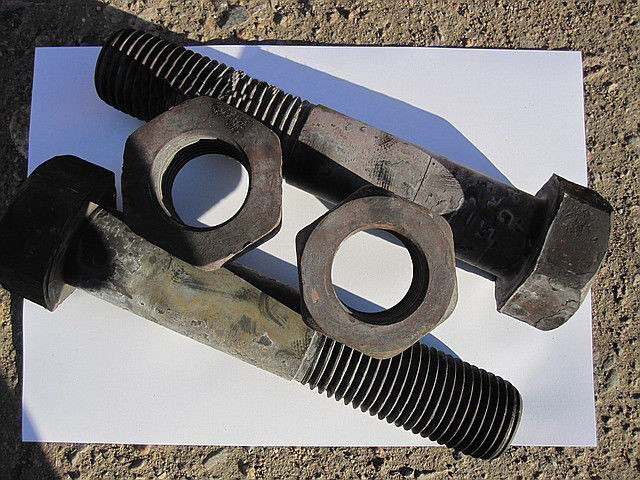 Болты шестигранные и гайки | Фотографии принадлежат  предприятию ЗЕВС