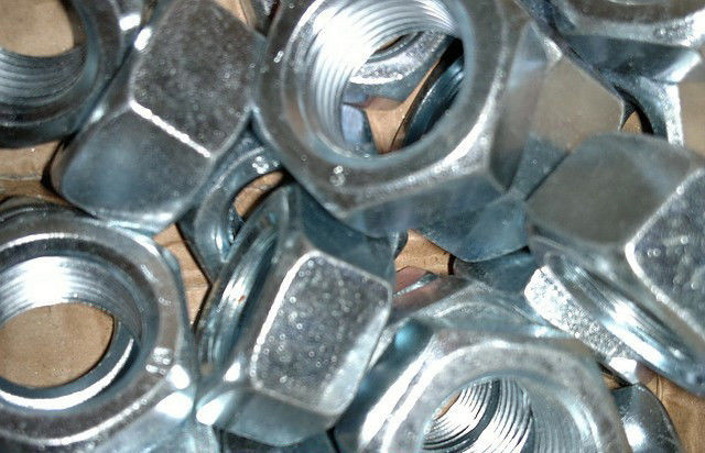 Болты шестигранные и гайки | Фотографии принадлежат  предприятию ЗЕВС