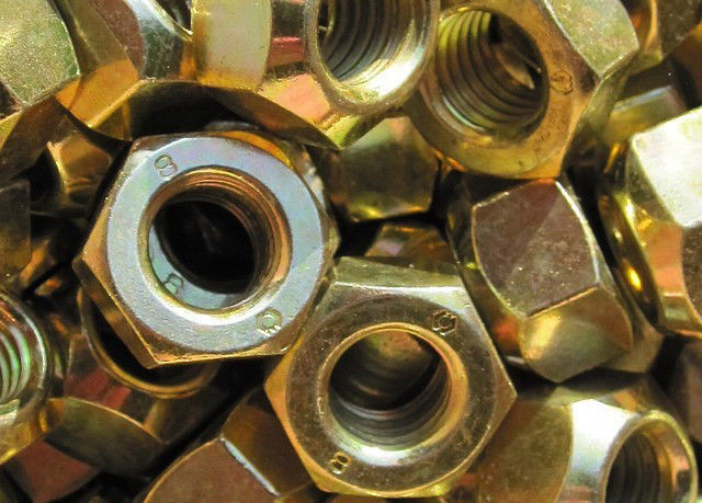 Болты шестигранные и гайки | Фотографии принадлежат  предприятию ЗЕВС