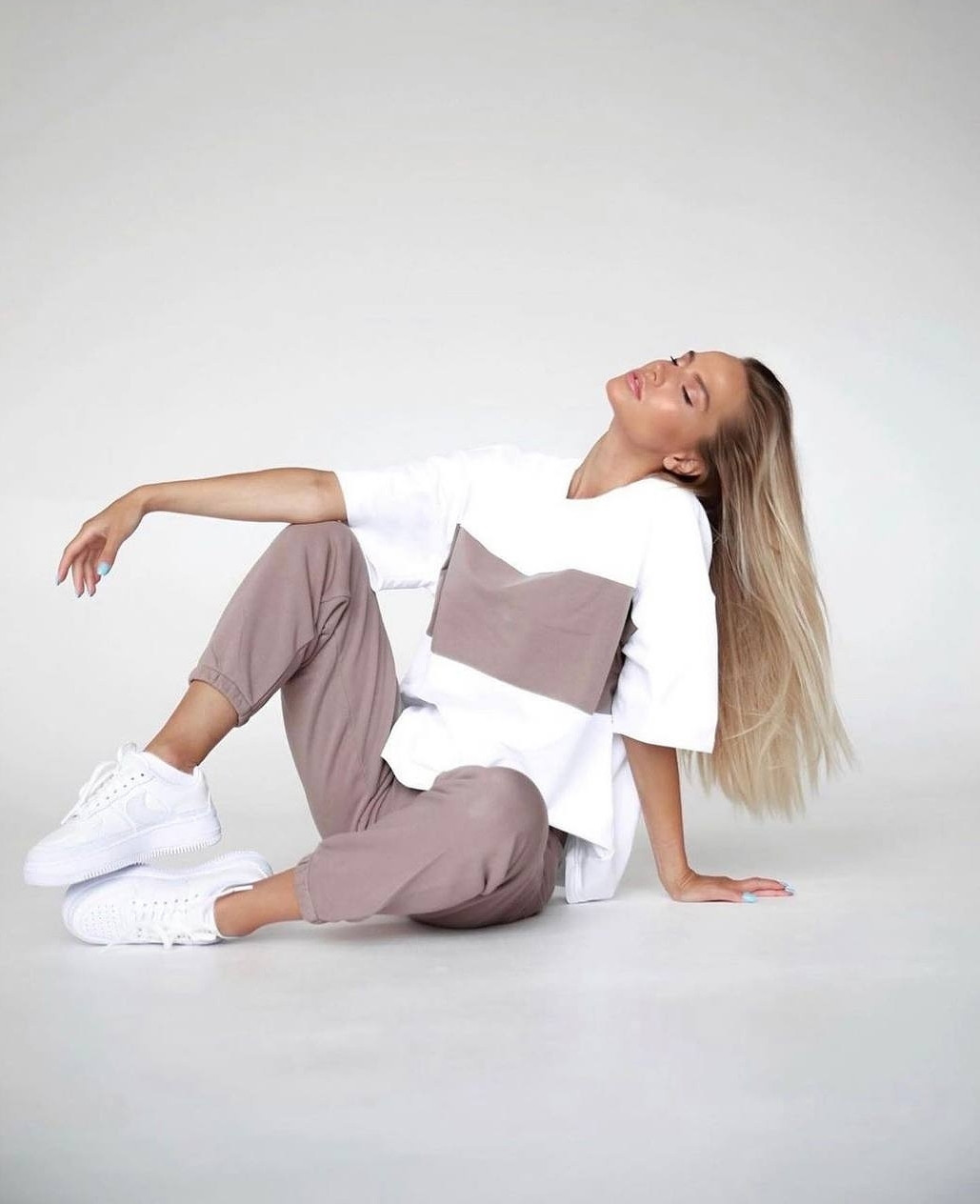 Стильный повседневный костюм-двойка Футболка oversize и штаны