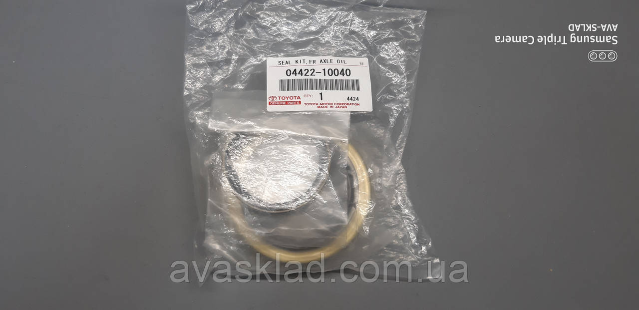 Сальник маточини колеса оригінал TOYOTA 0442210040