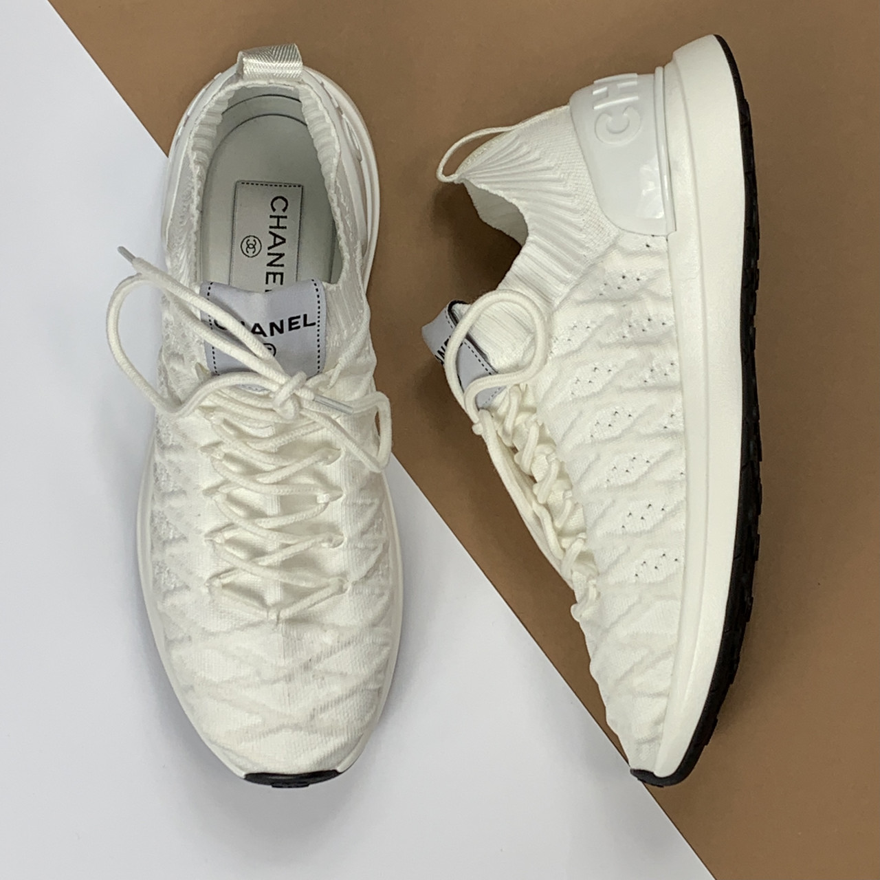 Кросівки жіночі брендові