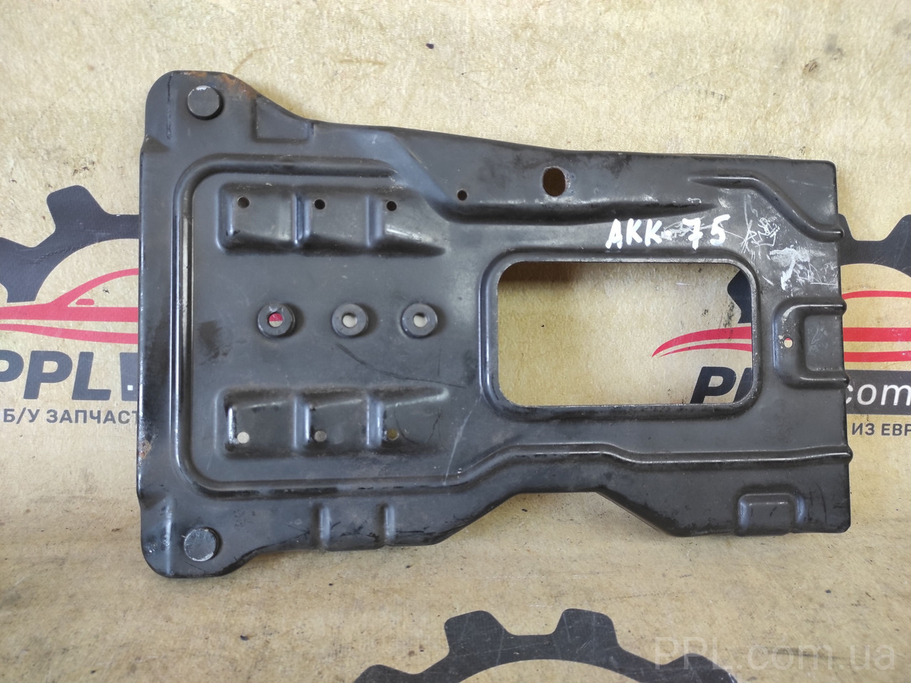 Mercedes C-Class W203 2000-2007 Подставка Корпус Под Аккумулятор ...