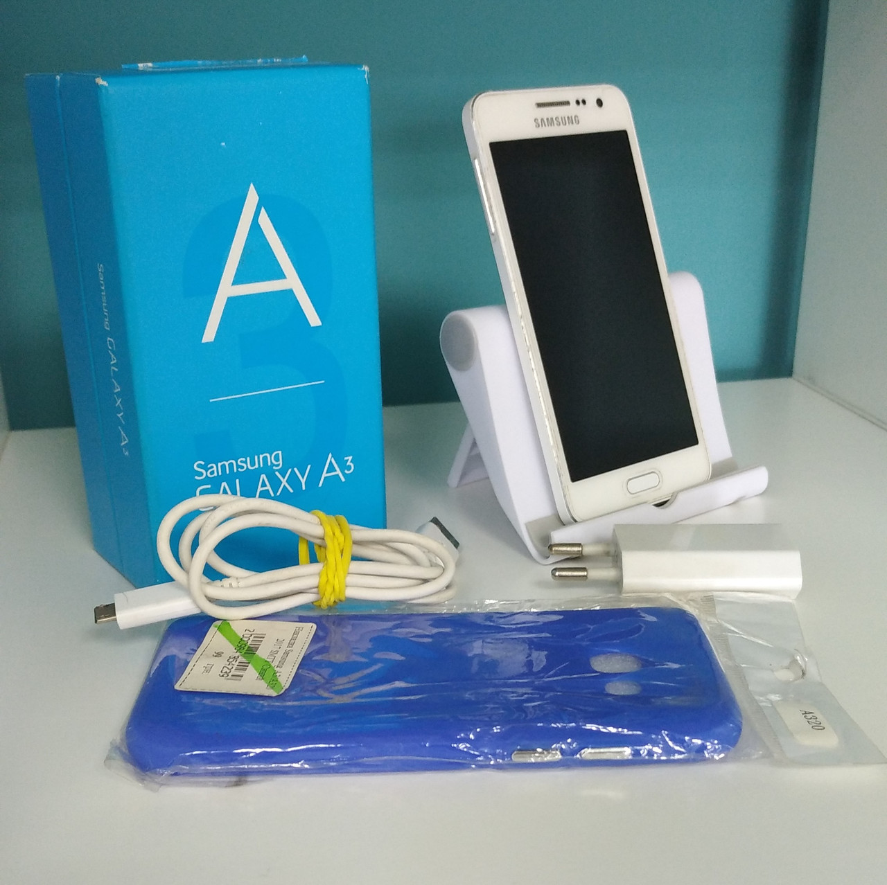 БУ Смартфон Samsung Galaxy A3 A300H белый