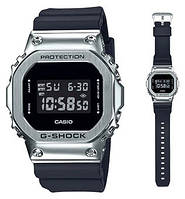 Мужские часы Casio GM-5600-1ER