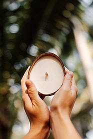 Свічка Pure Bliss в кокосовій чаші