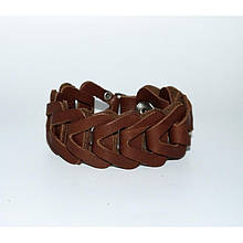 Браслет шкіряний з фігурних сегментів закривається на гвинт