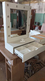 Дзеркало для макіяжу з ящиком-органайзером 950*700мм Модель V557
