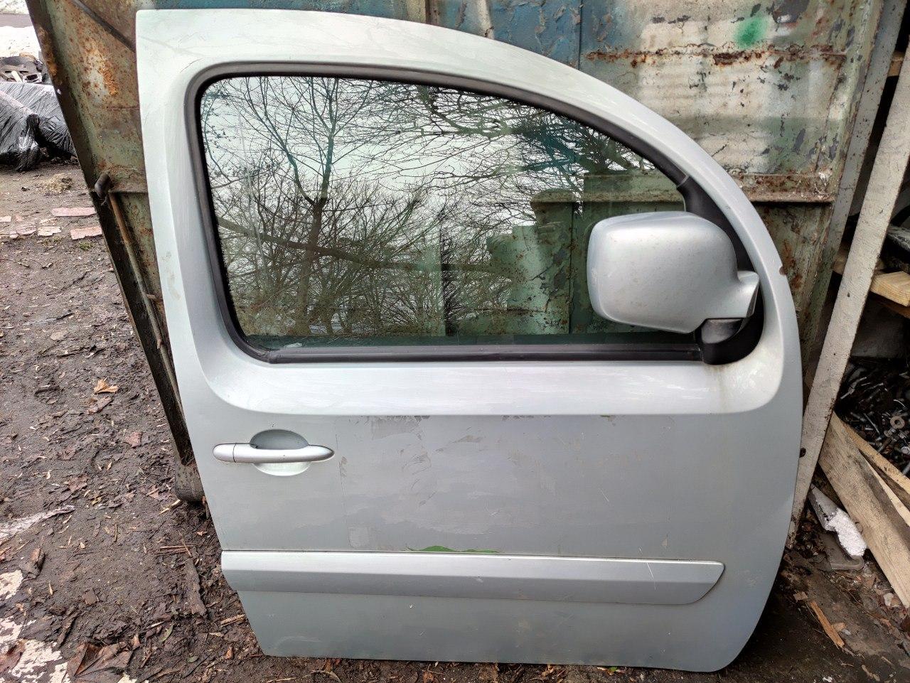 Дверка передня права (гола) Renault Kangoo 2, 2008-, 801004234R (Б/У)