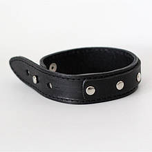 Чоловічий вузький браслет з натуральної шкіри з заклепками закривається на кобурний гвинт