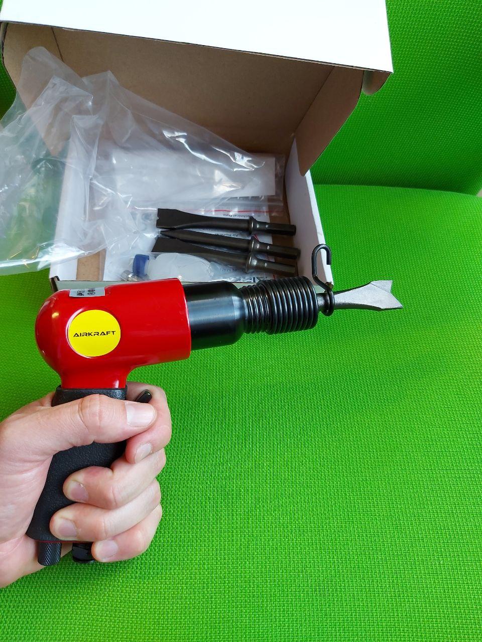 Молоток пневматичний з набором зубил AEROPRO RP7621 (пневмоінструмент, пневмомолоток, пневмозубила)