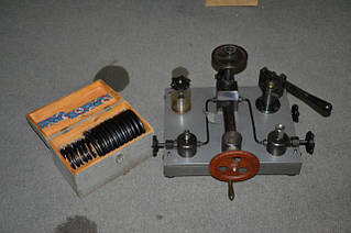 Манометри вантажопоршневі