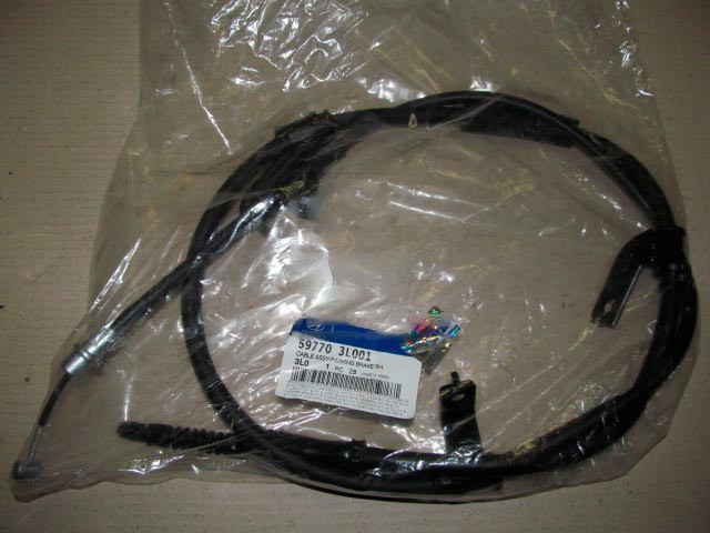 Трос стоянкового гальма правий Hyundai Azera / Grandeur 05- (Mobis). 597703L001, фото 1