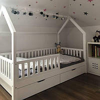 Ліжечко будиночок дерево