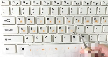 Качественные наклейки букв на клавиатуру прозрачные русские для ноутбука красные для восстановления клавиш - фото 5 - id-p1408101239