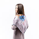 Атласна хустка з квітковим принтом 90х90см Кавова, фото 5