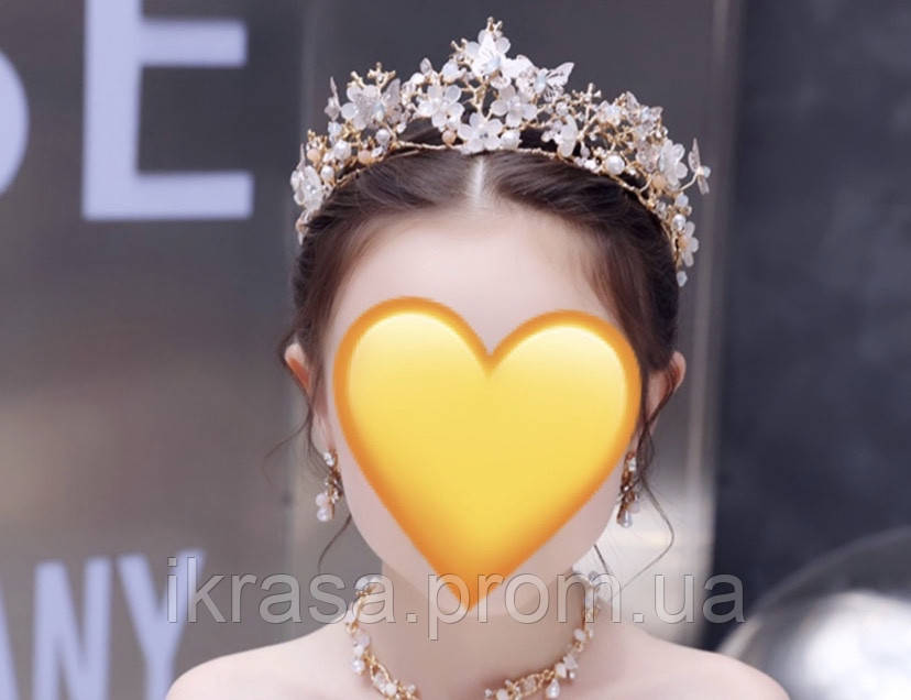 Ніжна діадема з квітами і метеликами для дівчинки