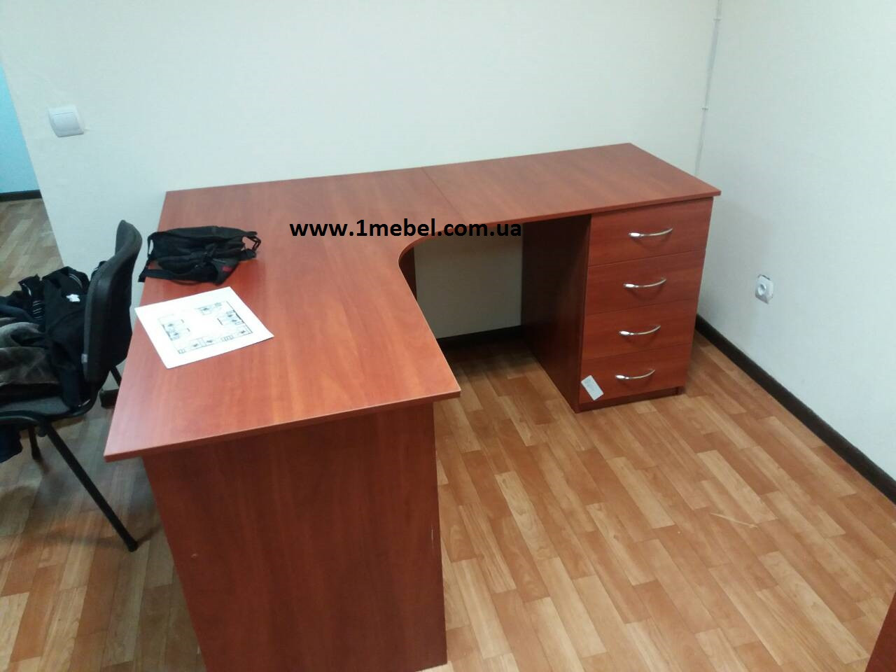 Кутовий стіл БЮ 1163026 (1400*1640*750)