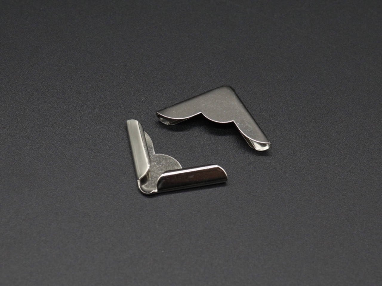 

Уголок для папок меню. Цвет "никель". 24х4мм