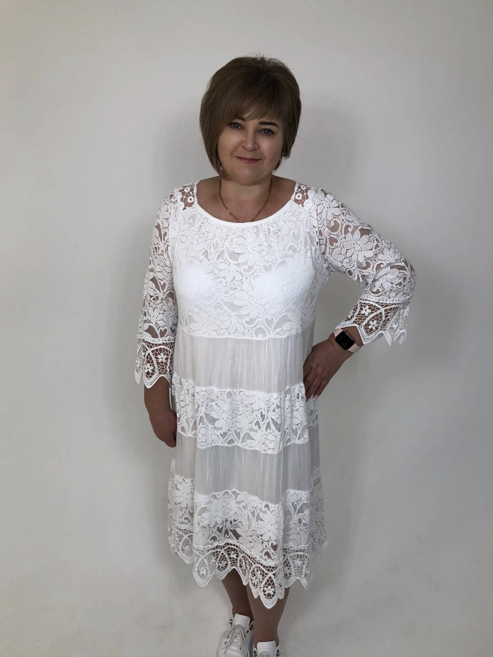 

Женское нарядное белое шёлковое платье больших размеров с кружевом 50/52