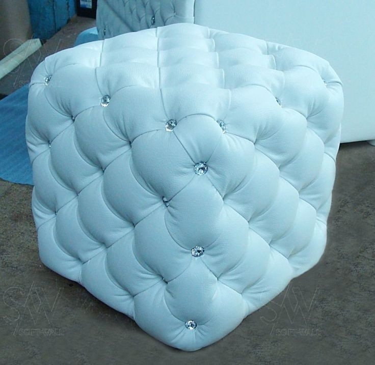 Пуфи та крісла