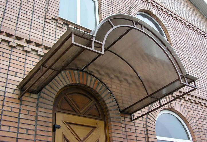 Металеві навіси над ґанком