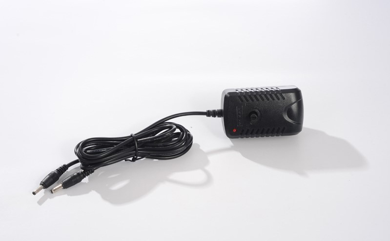 Зарядний пристрій мультивольтное з регулятором напруги: 7,4 - 8,4 V USB, 2*DC-тато для одягу з підігрівом