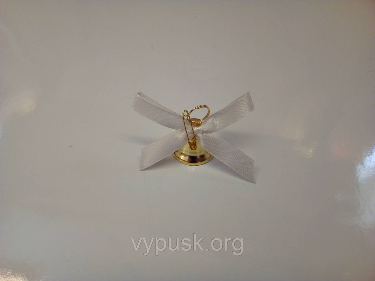 Дзвінок із білим бантиком