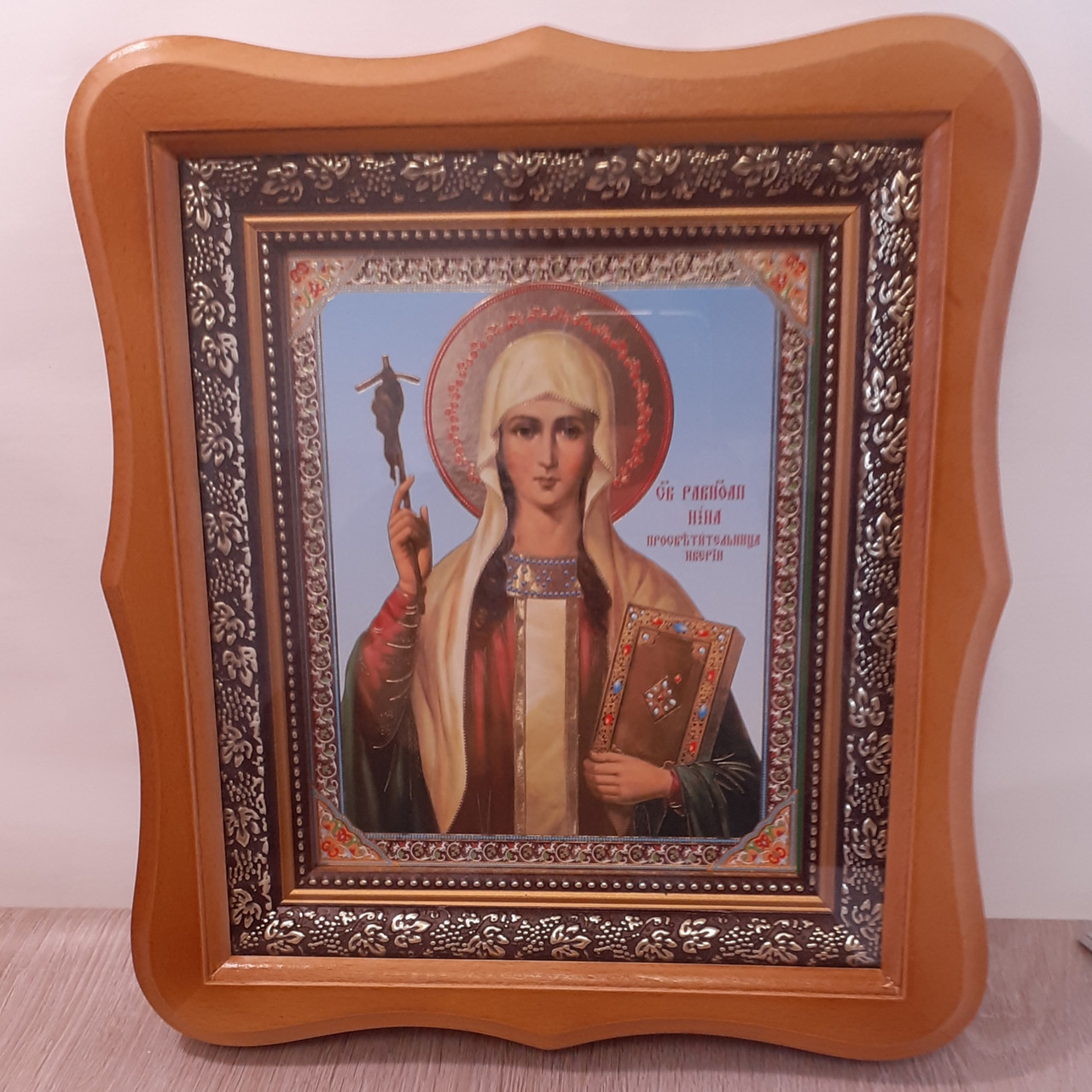 Ікона Ніна свята рівноапостольна, лик 15х18 см, у світлому дерев'яному кіоті