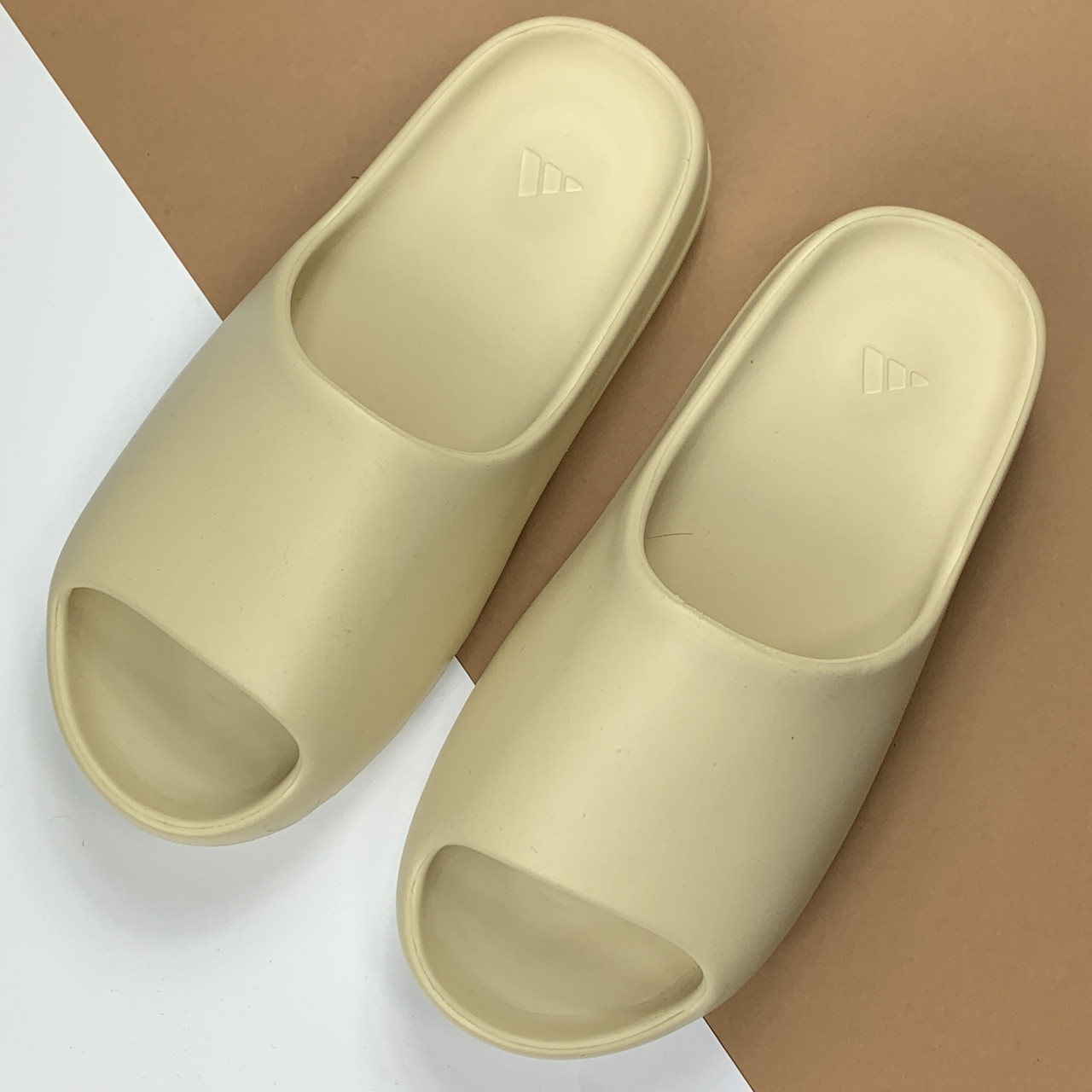 Шльопанці Yeezy