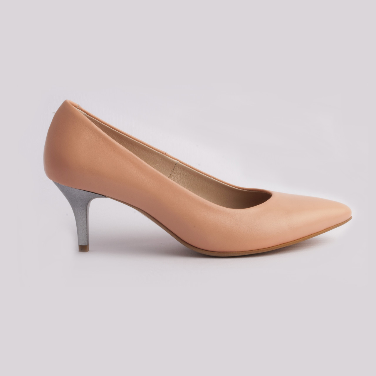Класичні туфлі шкіряні 36. 39. Woman's heel персикові з загостреним носком на низькому каблуці, фото 1
