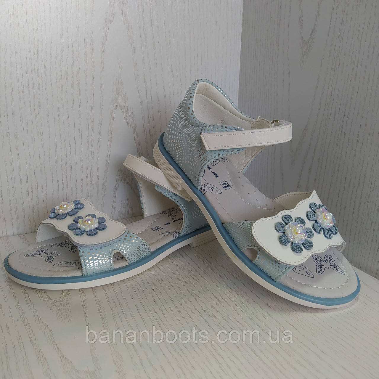 Босоніжки,сандалі дитячі для дівчинки 27р. сріблясто -біло-блакитні