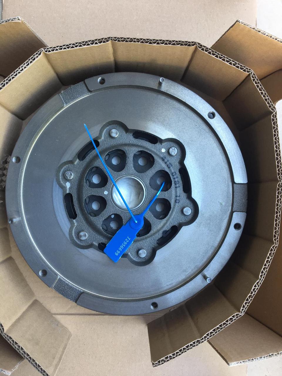 Двухмассовый маховик, демпфер LUK 415018110 FORD MONDEO 2.0 00-
