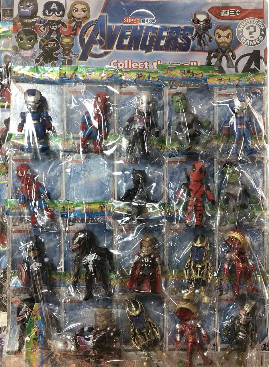 Ігрові фігурки на планшеті Avengers