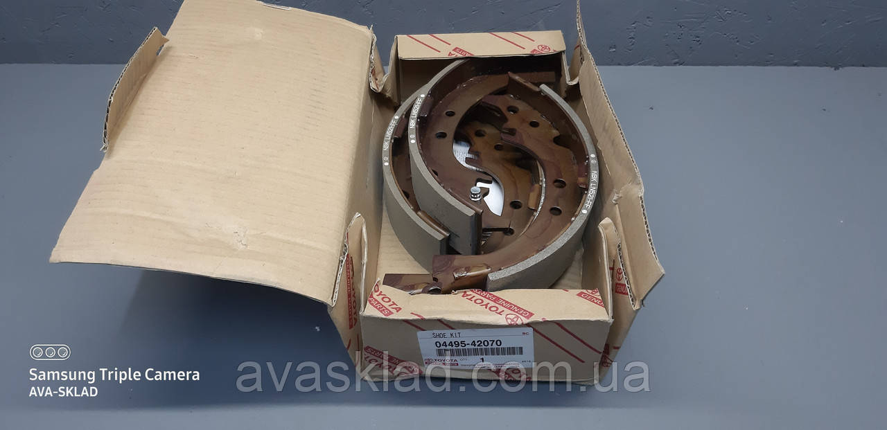 Колодки задні гальмові барабанні оригінал TOYOTA 0449542070