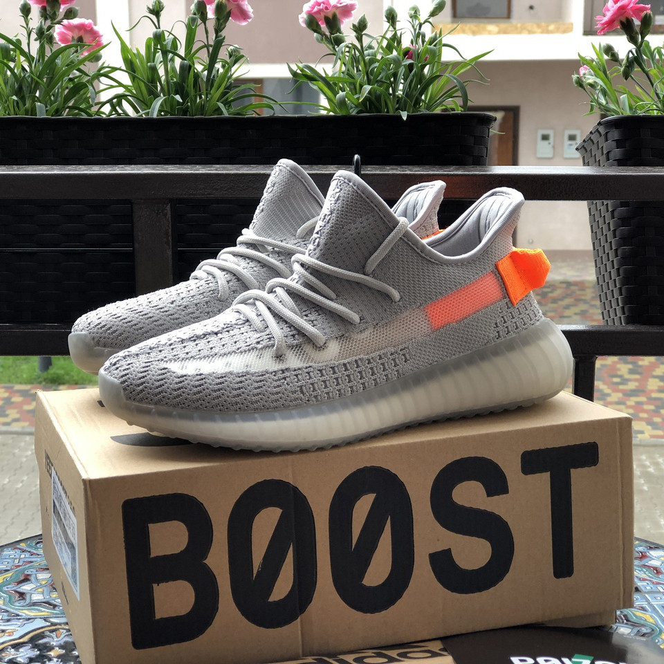 Молодіжні жіночі кросівки Adidas Yeezy Boost 350 v2 сітка спортивні сірі