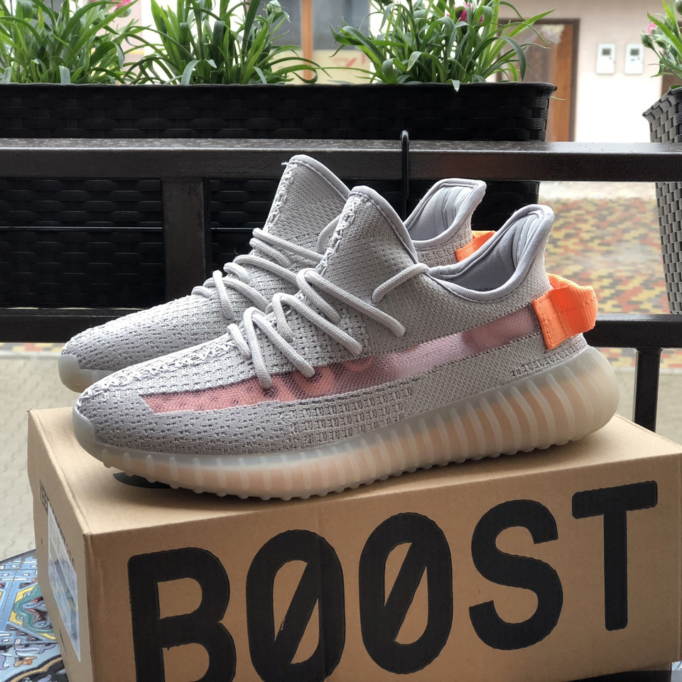Модні жіночі кросівки Adidas Yeezy Boost 350 v2 сітка дихаючі сірі помаранчеві