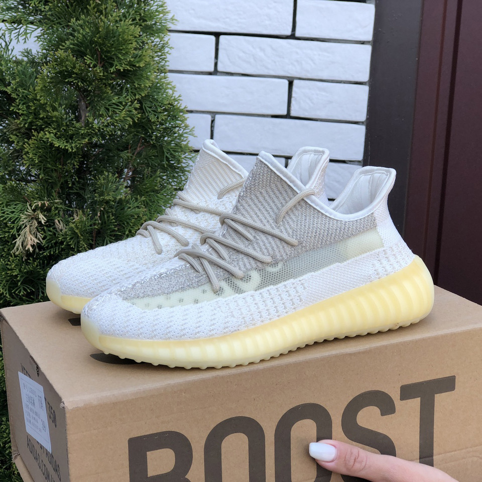 Жіночі бігові кросівки Adidas Yeezy Boost 350 v2 сітка спортивні бежеві