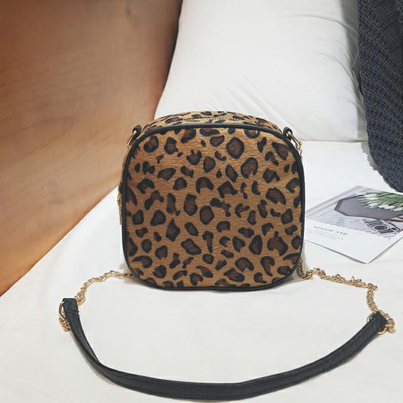 Обединна леопардова сумка в наявності на ланцюжку пухнаста