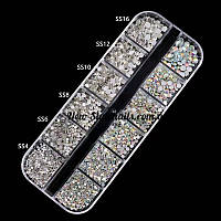 Стрази в контейнері мікс кольорів і розмірів.