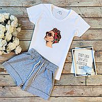Женский летний комплект белая футболка с принтом "Косынка" и серые шорты