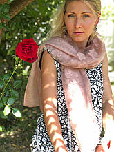 Жіночий річний шарф-шаль різних кольорів з ніжним візерунком 70*180 см