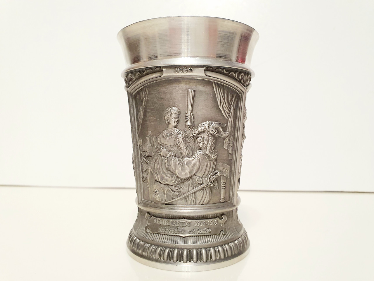 Олов'яний келих Кохання, Романтика