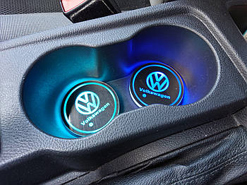 Підсвічування підсклянника з логотипом автомобіля Volkswagen