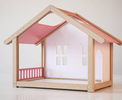 Дерев'яний ляльковий будиночок рожевий